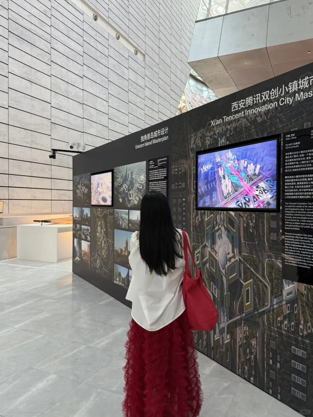 深圳新展｜扎哈·哈迪德｜线条与结构的狂想！