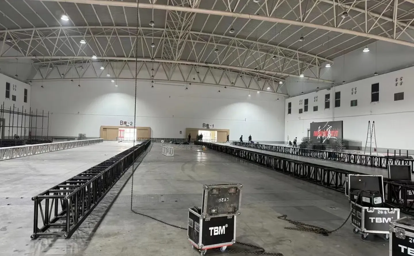 庆典、专业灯光音响、舞台搭建、充气拱门