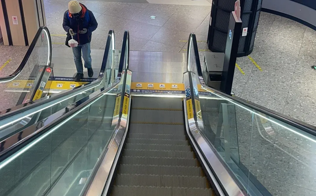 广交会三期采购商 俩人求带 一天