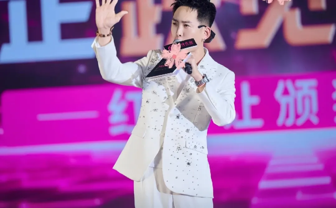 ✨6年美业主持|800+场控场|千人活动爆场