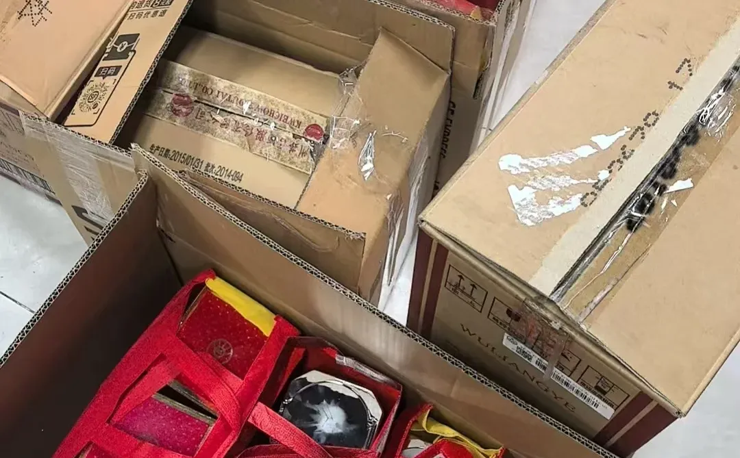 楼上的婆婆喊我去她家看看这些值不值钱