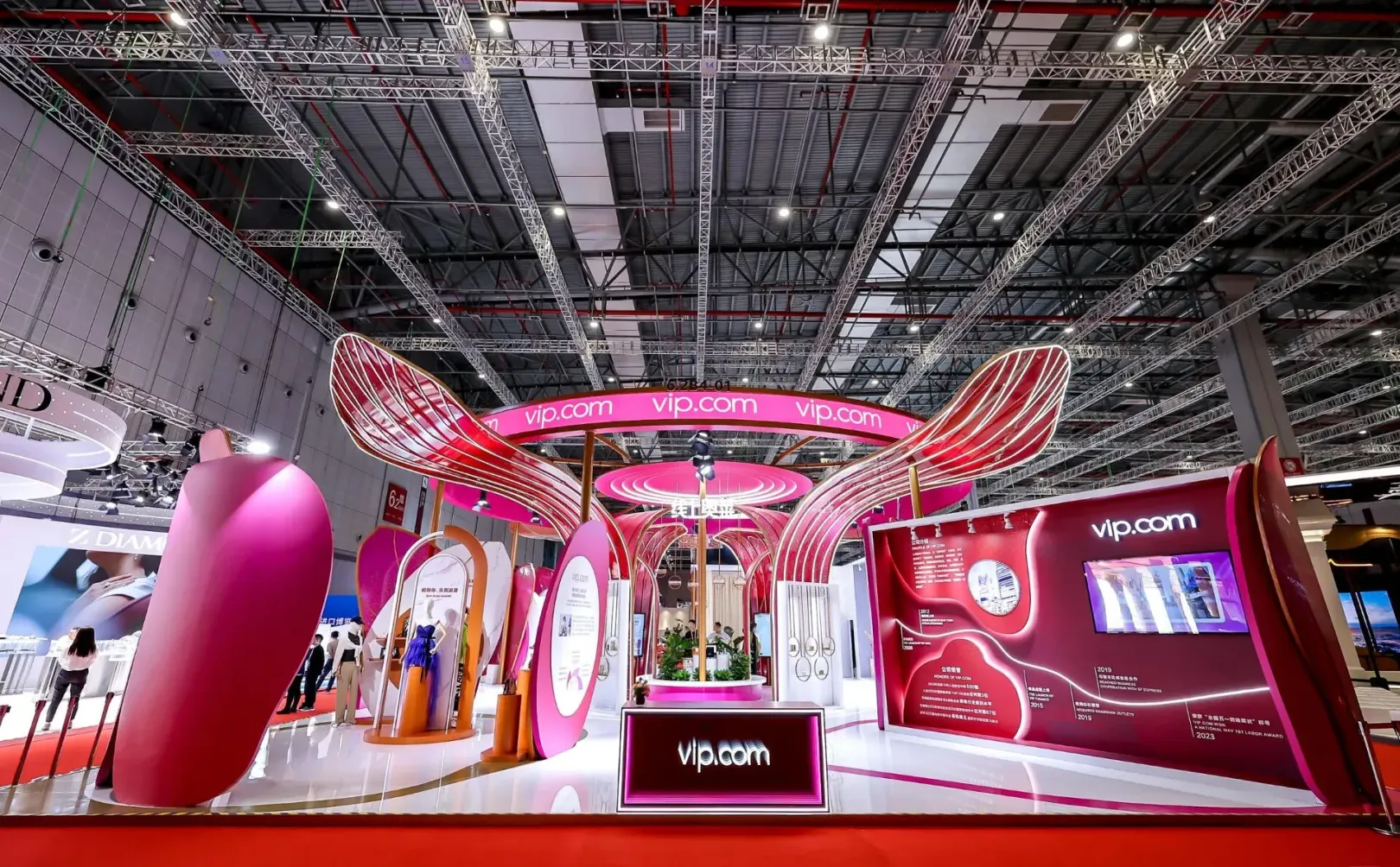 上海唯品会「线上奥莱」展馆为何刷屏？?