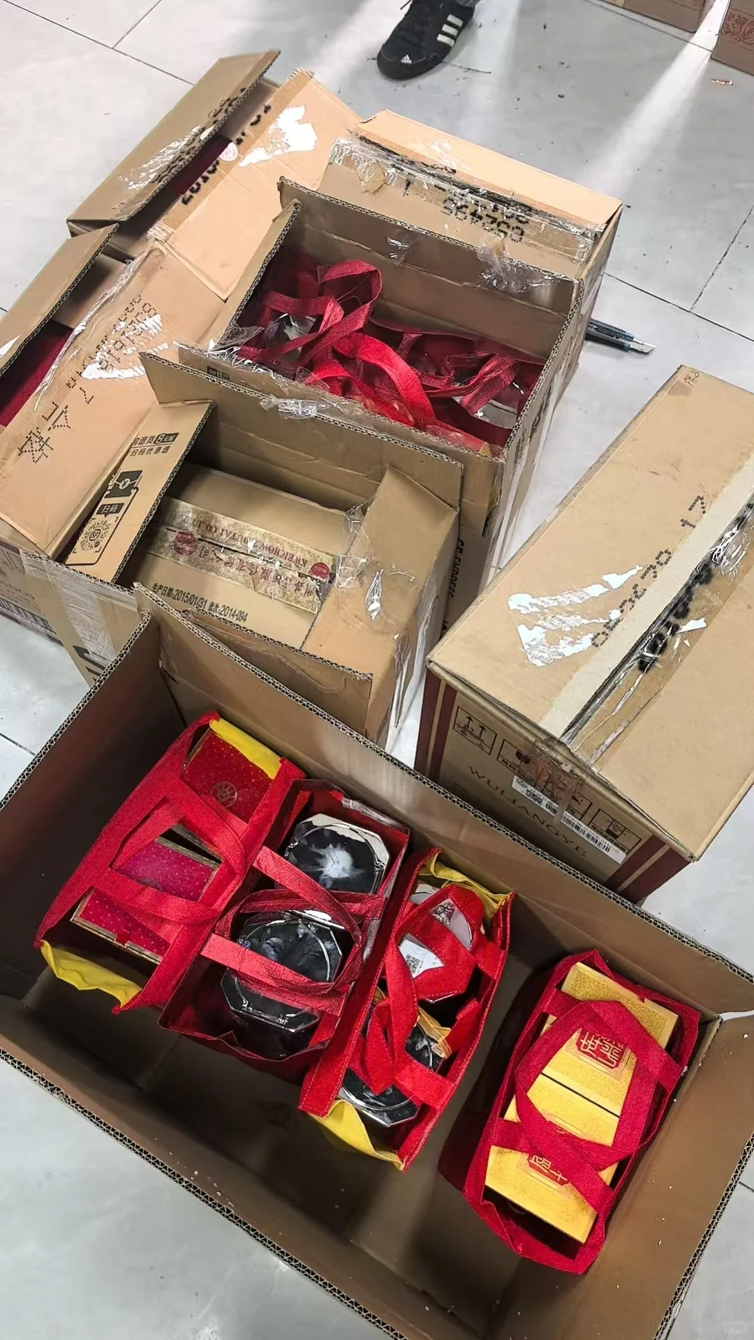 楼上的婆婆喊我去她家看看这些值不值钱