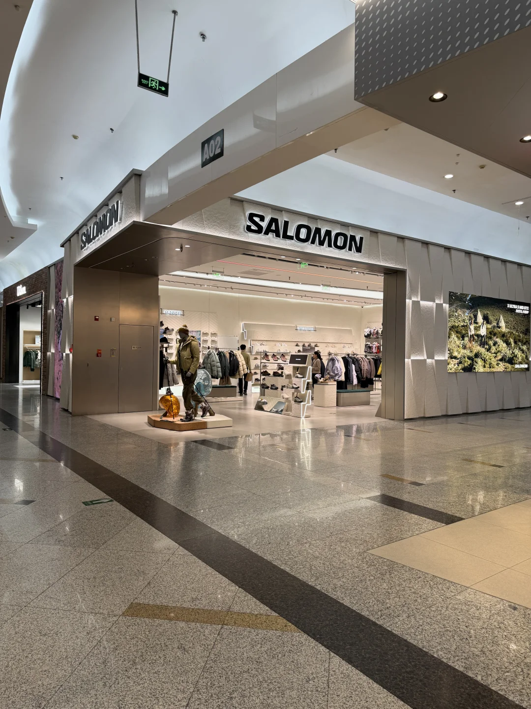 北京的购物中心户外品牌扛大旗了