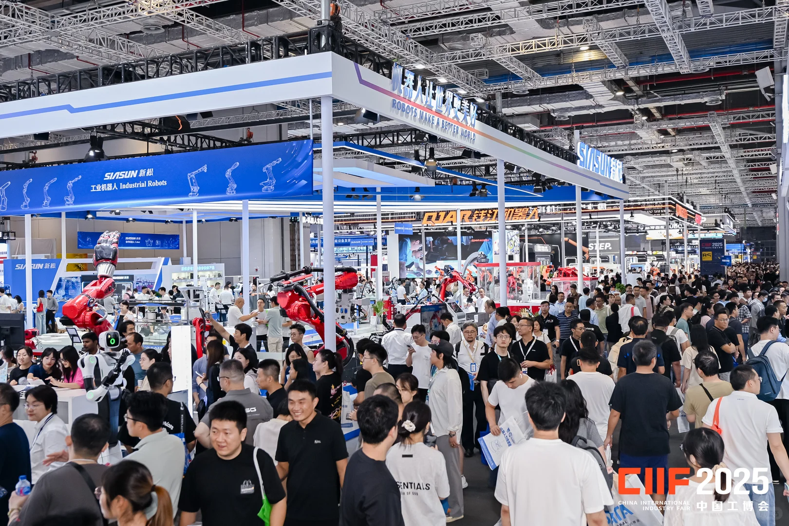 上海工博会机器人展现场?