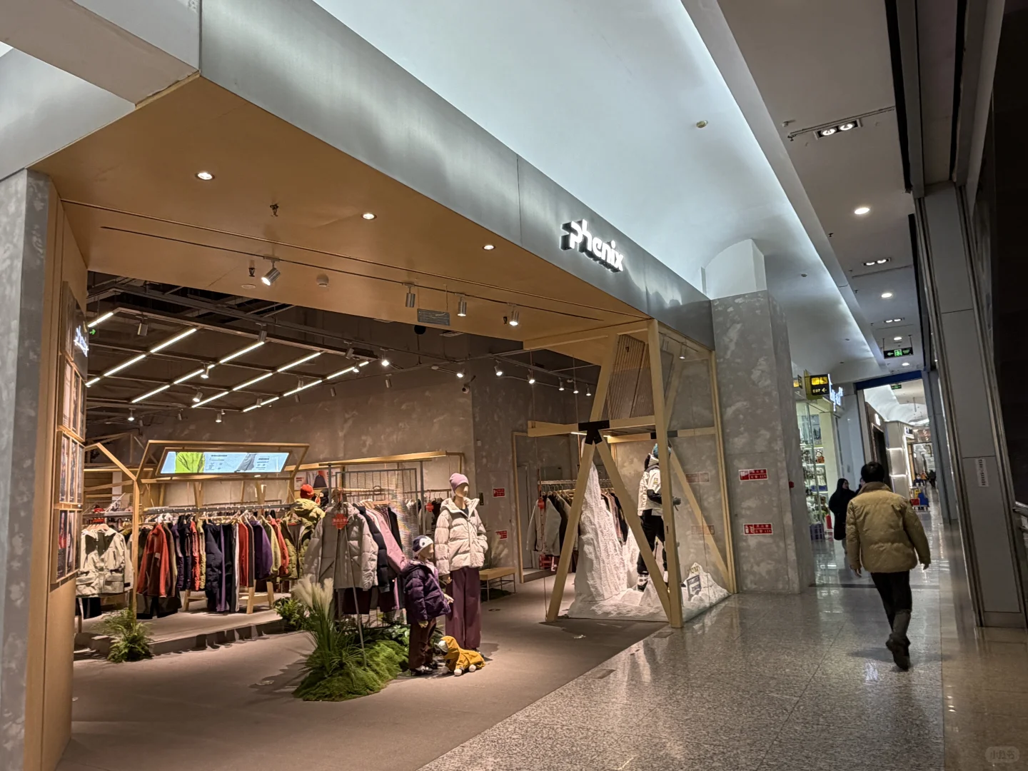 北京的购物中心户外品牌扛大旗了