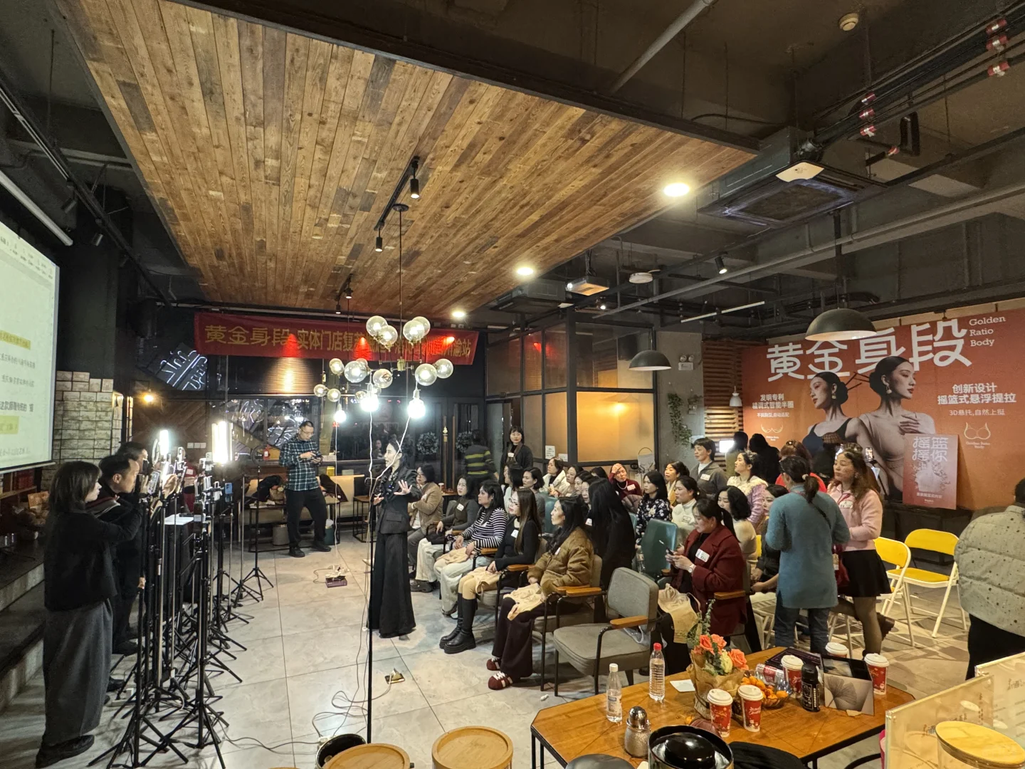 今天变装直播基地