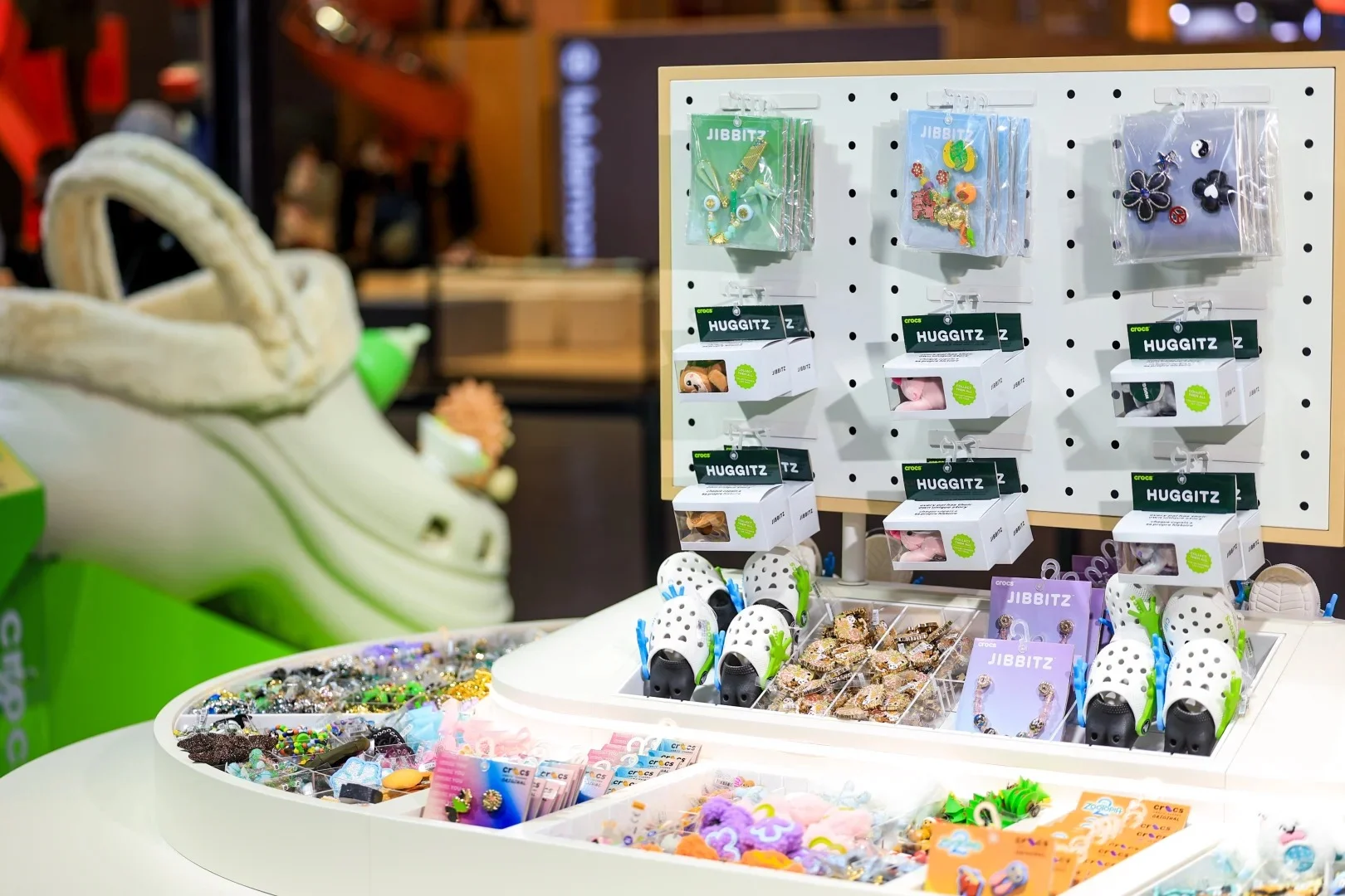 Crocs卡骆驰进博展台：「洞」见潮流新生态