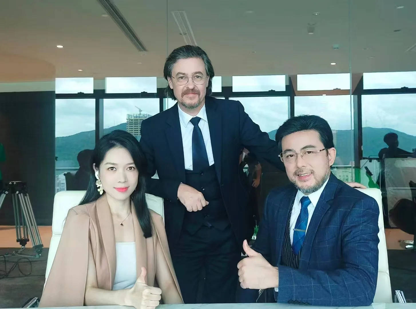 娄底充场人员观众充场临时演员扮演父母亲戚