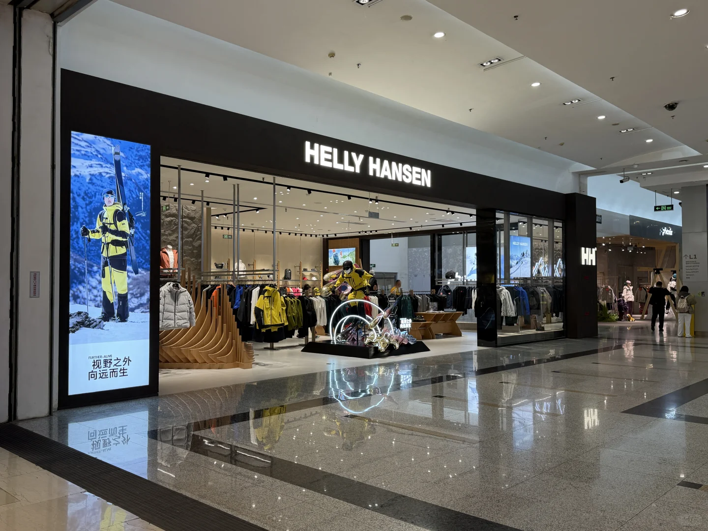 北京的购物中心户外品牌扛大旗了