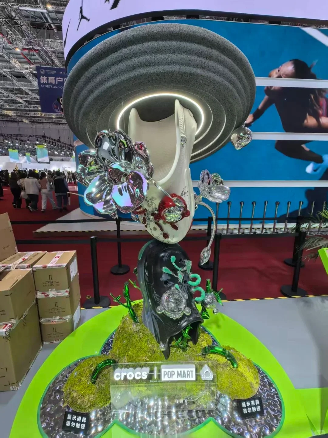 Crocs卡骆驰进博展台：「洞」见潮流新生态