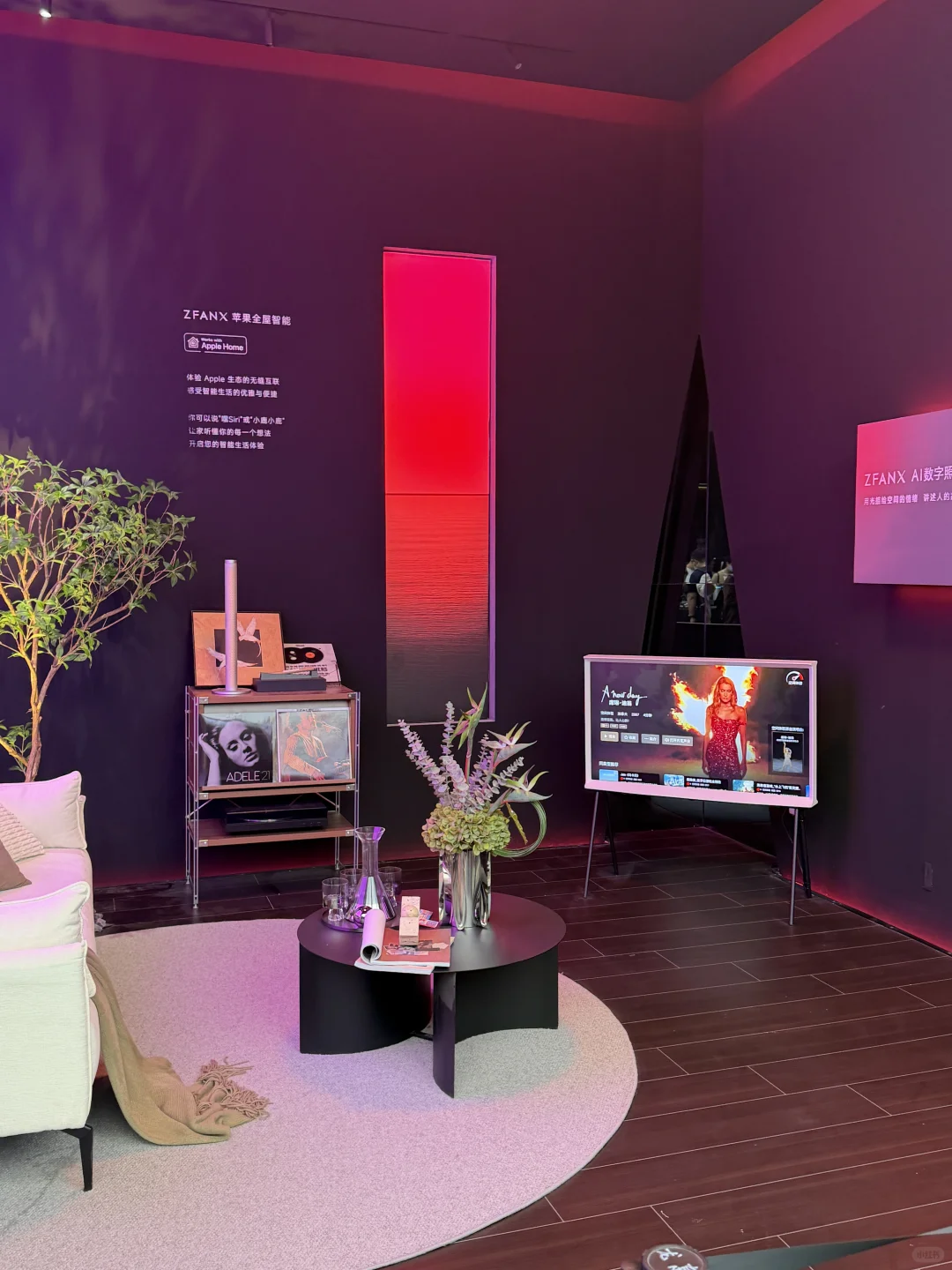 主案带团队暴走广州设计周!被「亲爱」主题戳