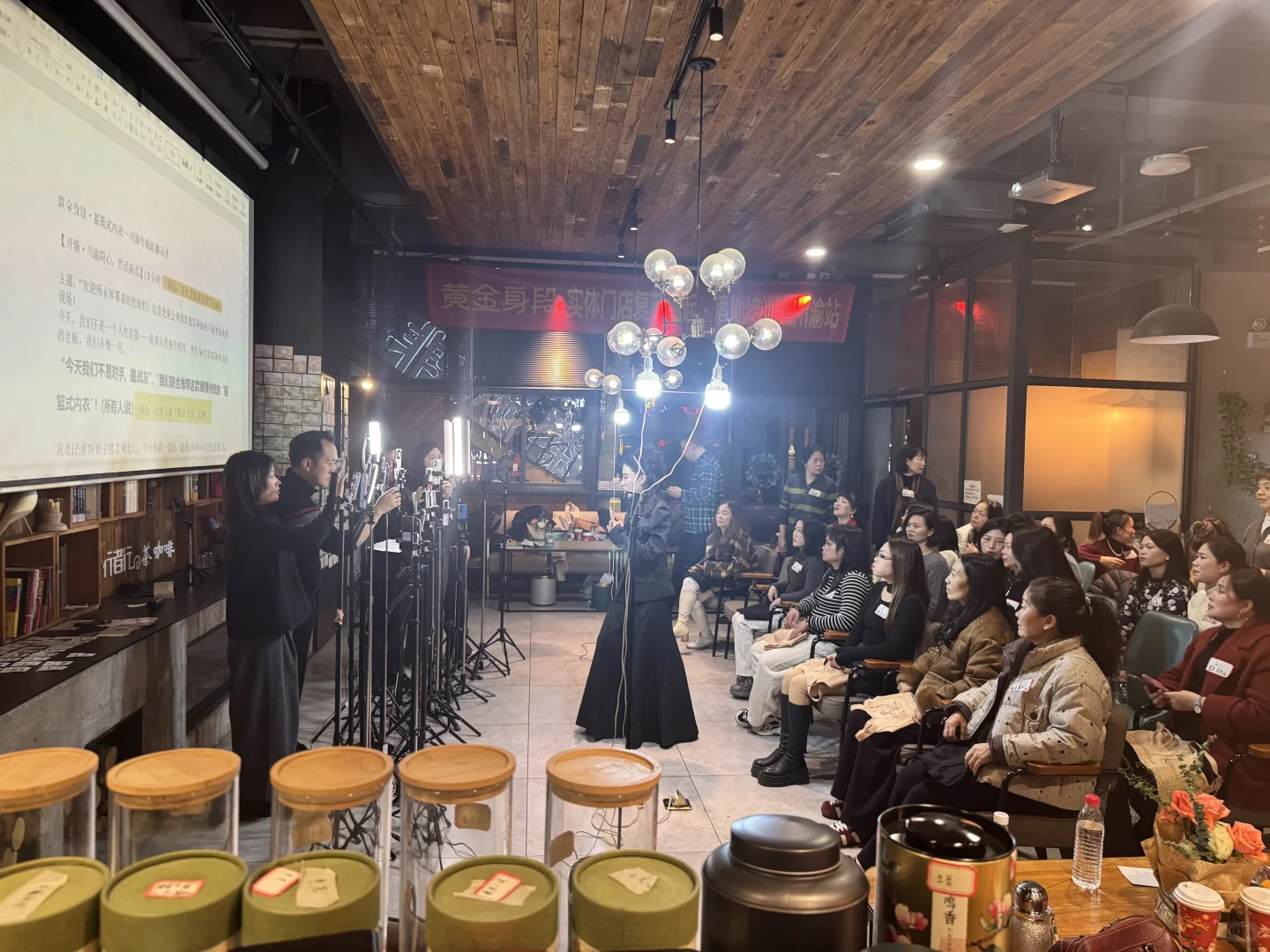 今天变装直播基地