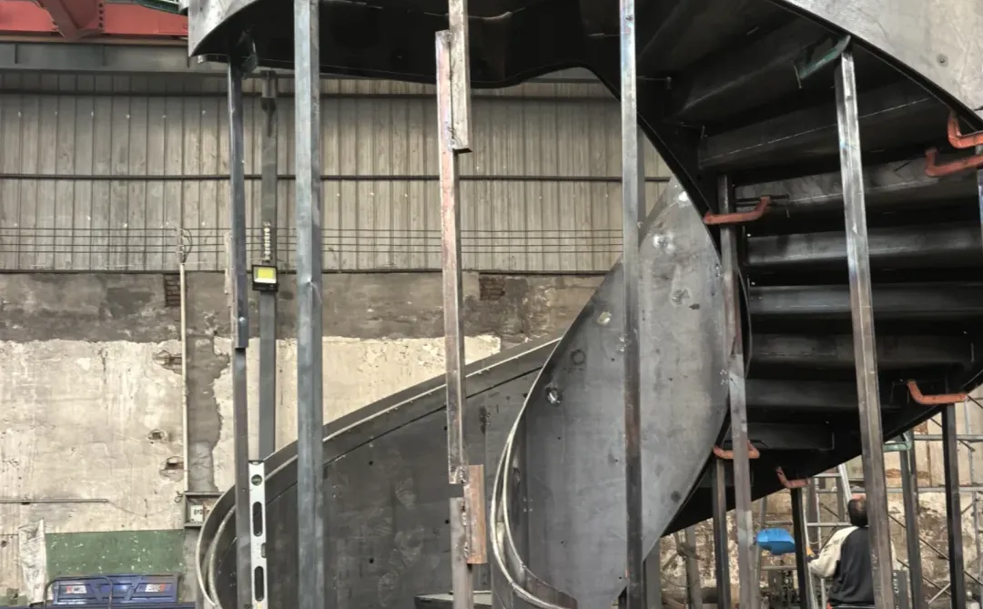 旋转楼梯定制生産线予落地成型效果案例赏析