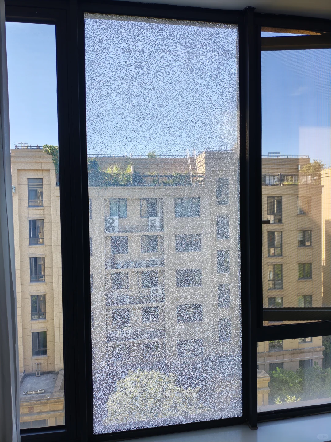 玻璃爆了，换一块要多少钱