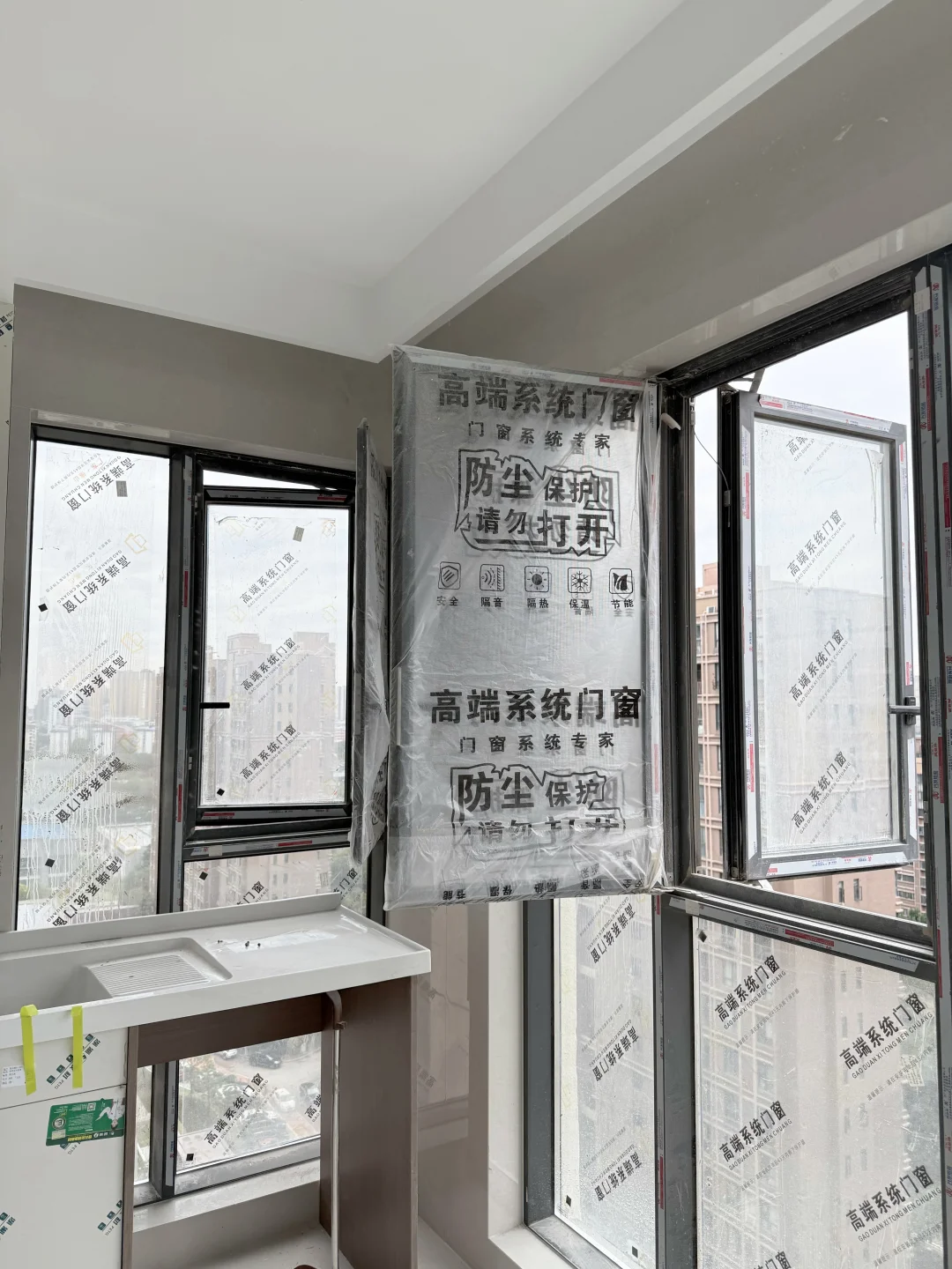 阳台封窗13000落地版 大家觉得值吗？