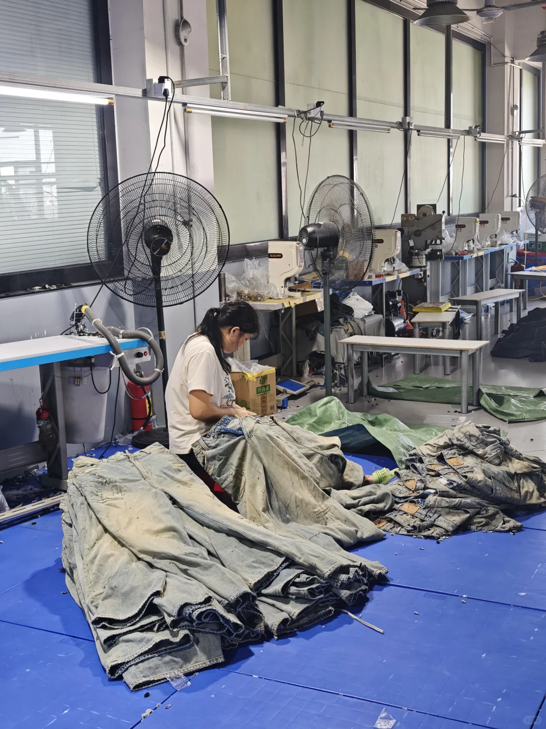 拍的时候比较社恐，真怕有人问我干啥的。