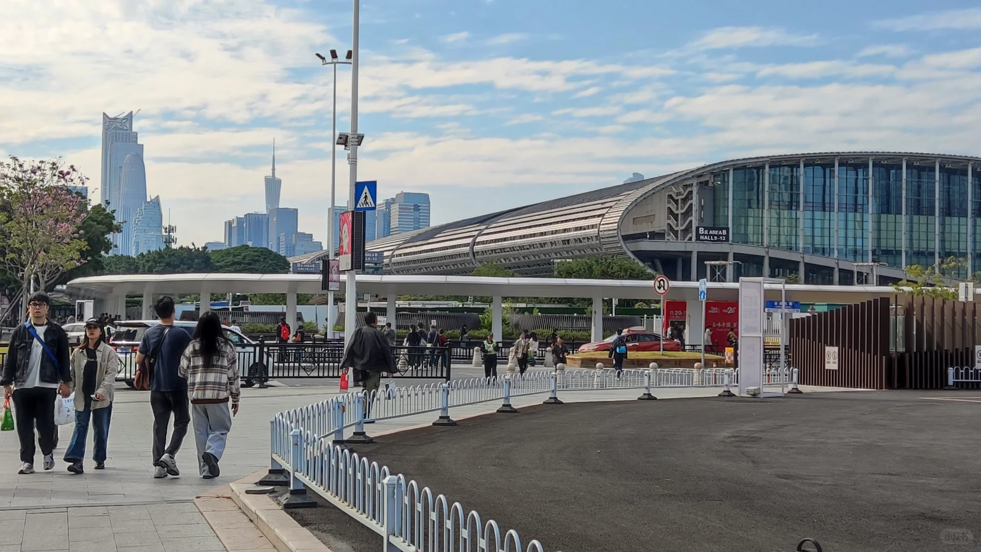 20251122｜专业观众日当天的广交会展馆