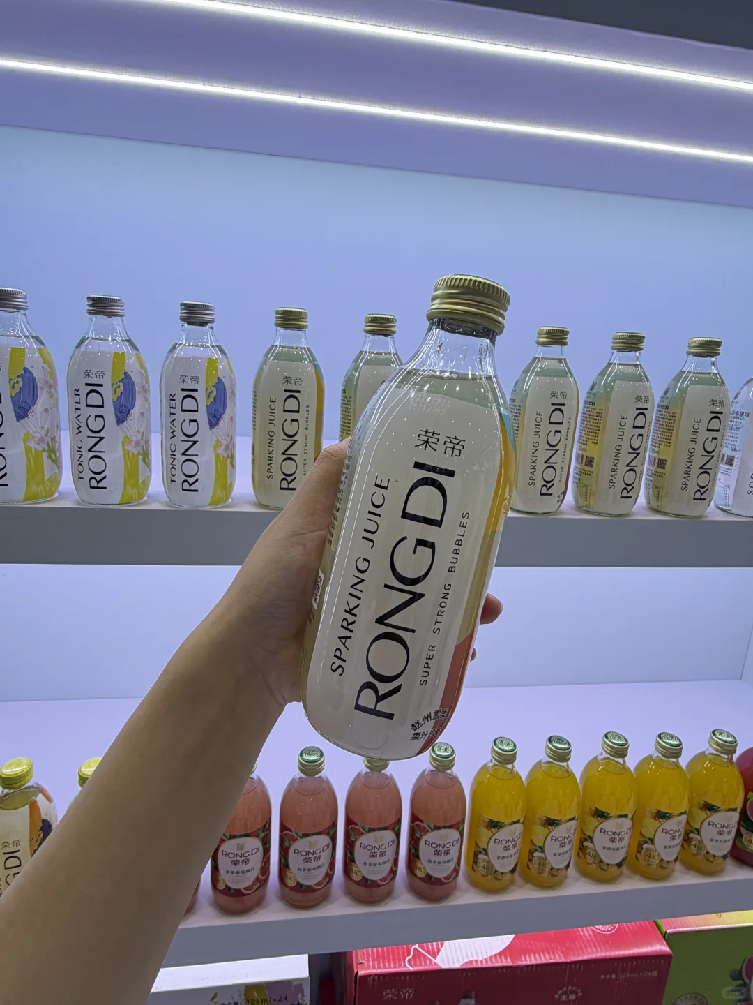 深圳国际会展中心?邂逅展会上的荣帝苏打水