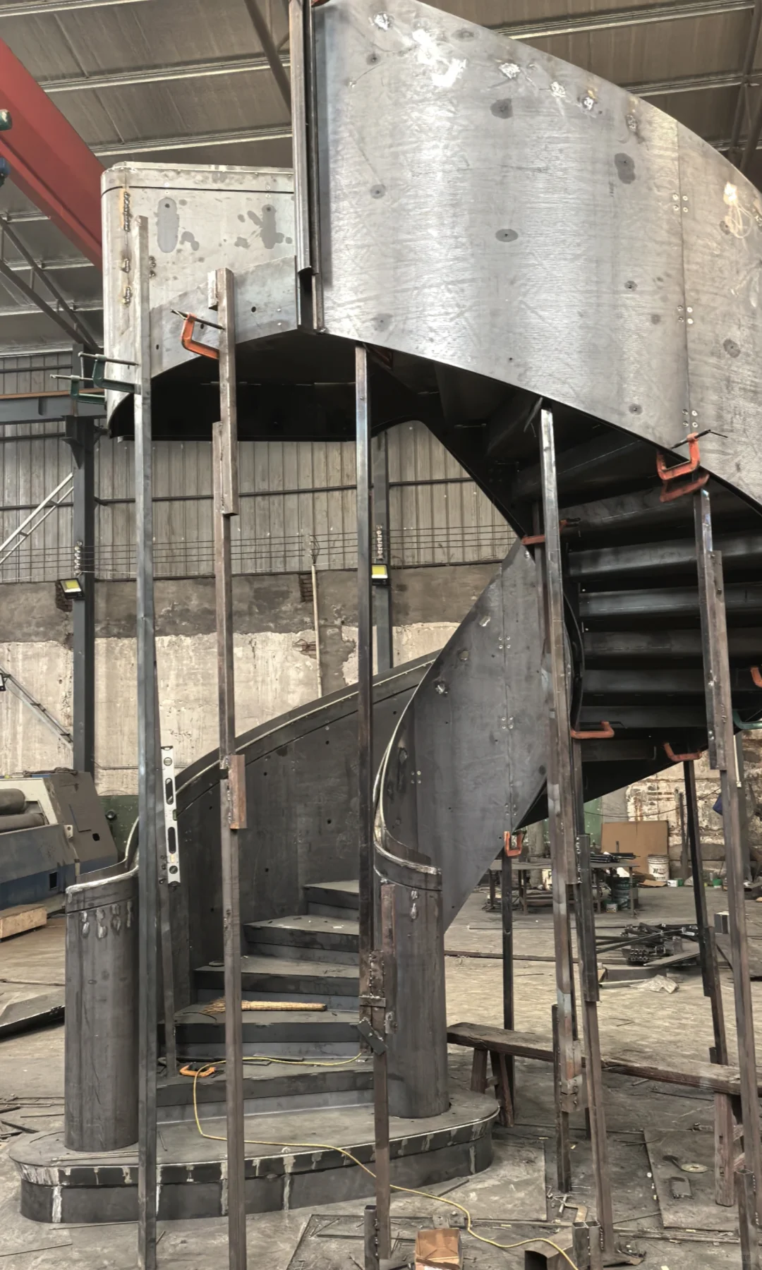 旋转楼梯定制生産线予落地成型效果案例赏析