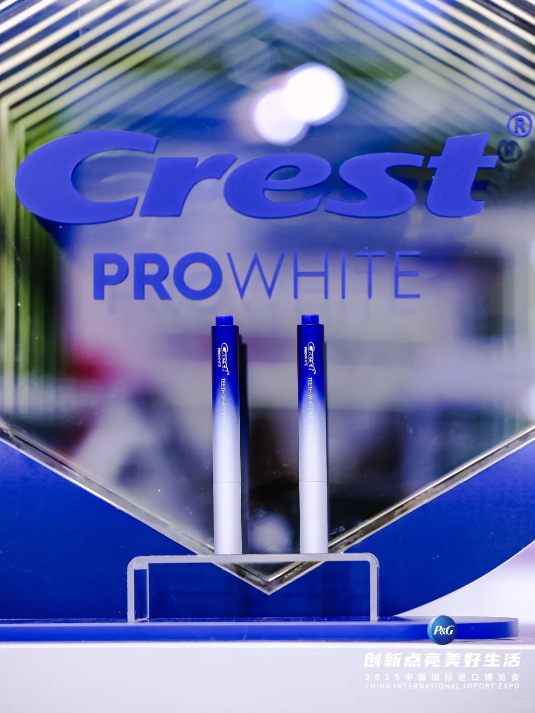 惊喜掉落?| 小佳在进博会又双叒叕宠粉啦