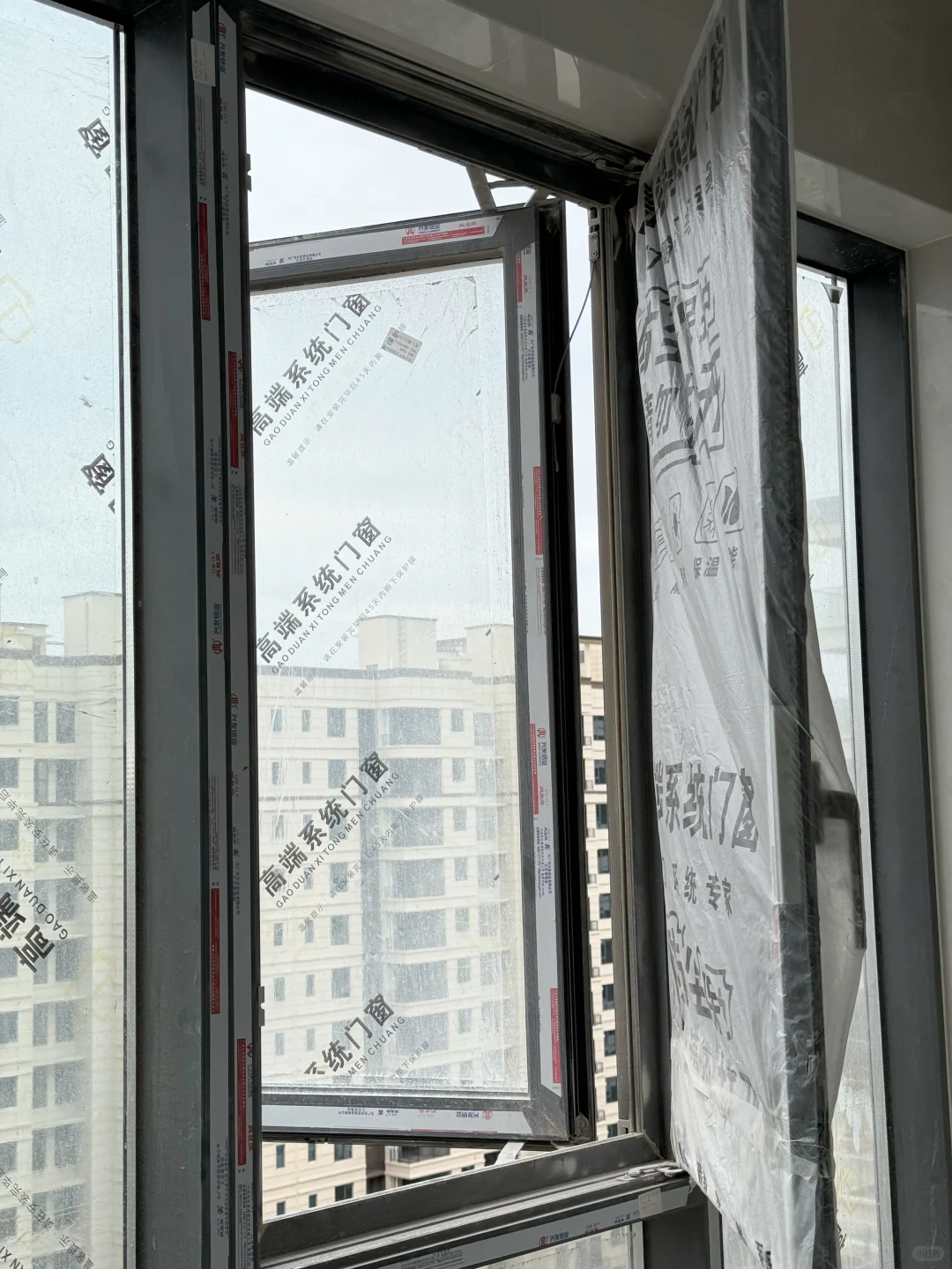 阳台封窗13000落地版 大家觉得值吗？