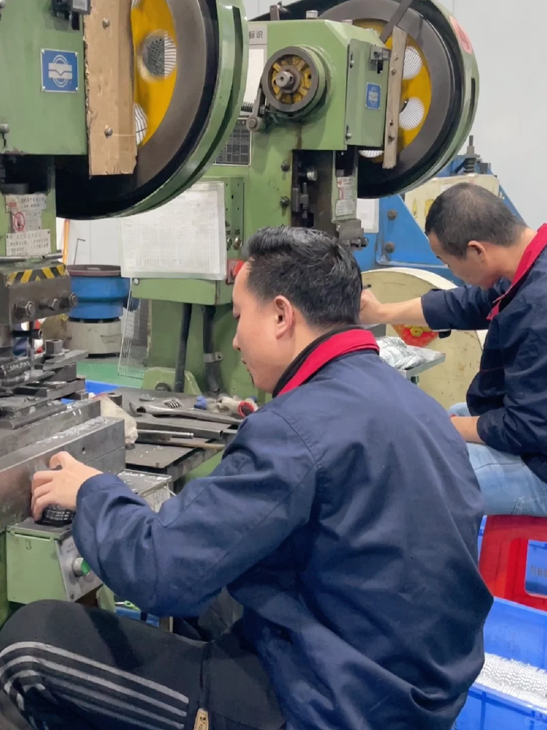 车间记录｜生产一线工人的奋斗日常?