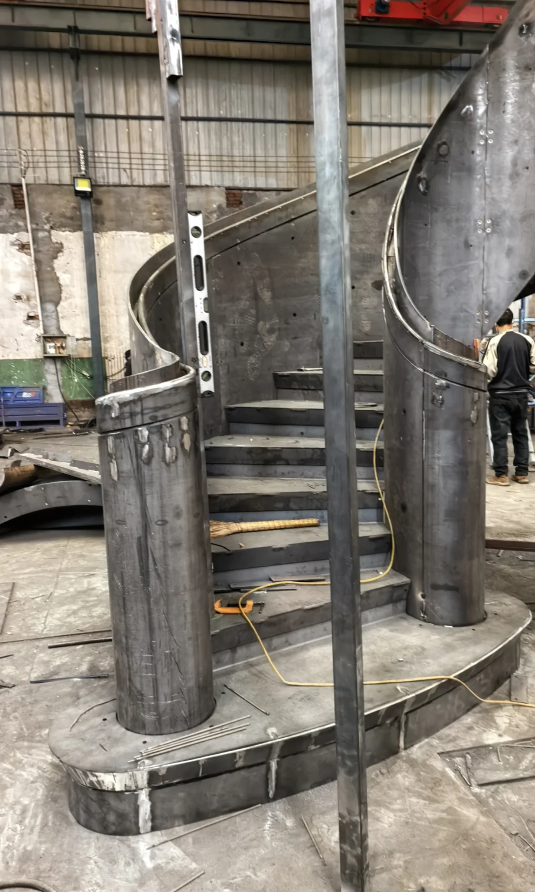 旋转楼梯定制生産线予落地成型效果案例赏析