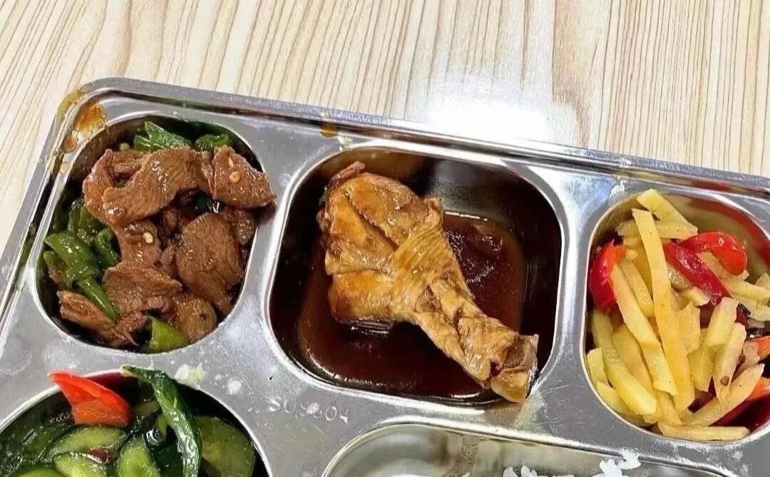 石家庄牛奶厂，能带手机上班，寒假工