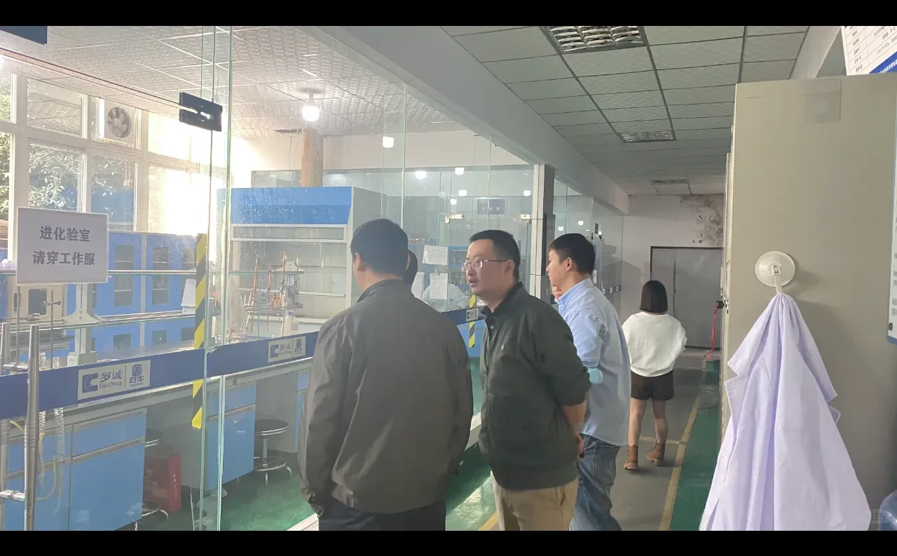 客户来四川罗城牛肉食品有限公司参观