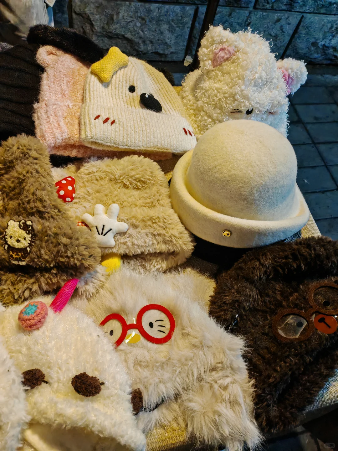 河南牧业经济学院门口帽子！