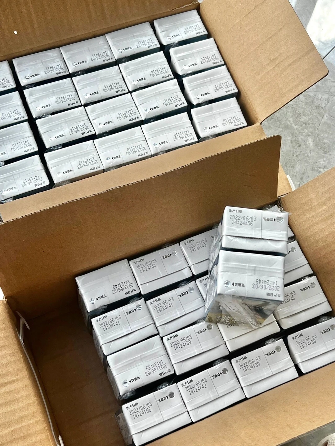 石家庄牛奶厂，能带耳机上班，寒假工。