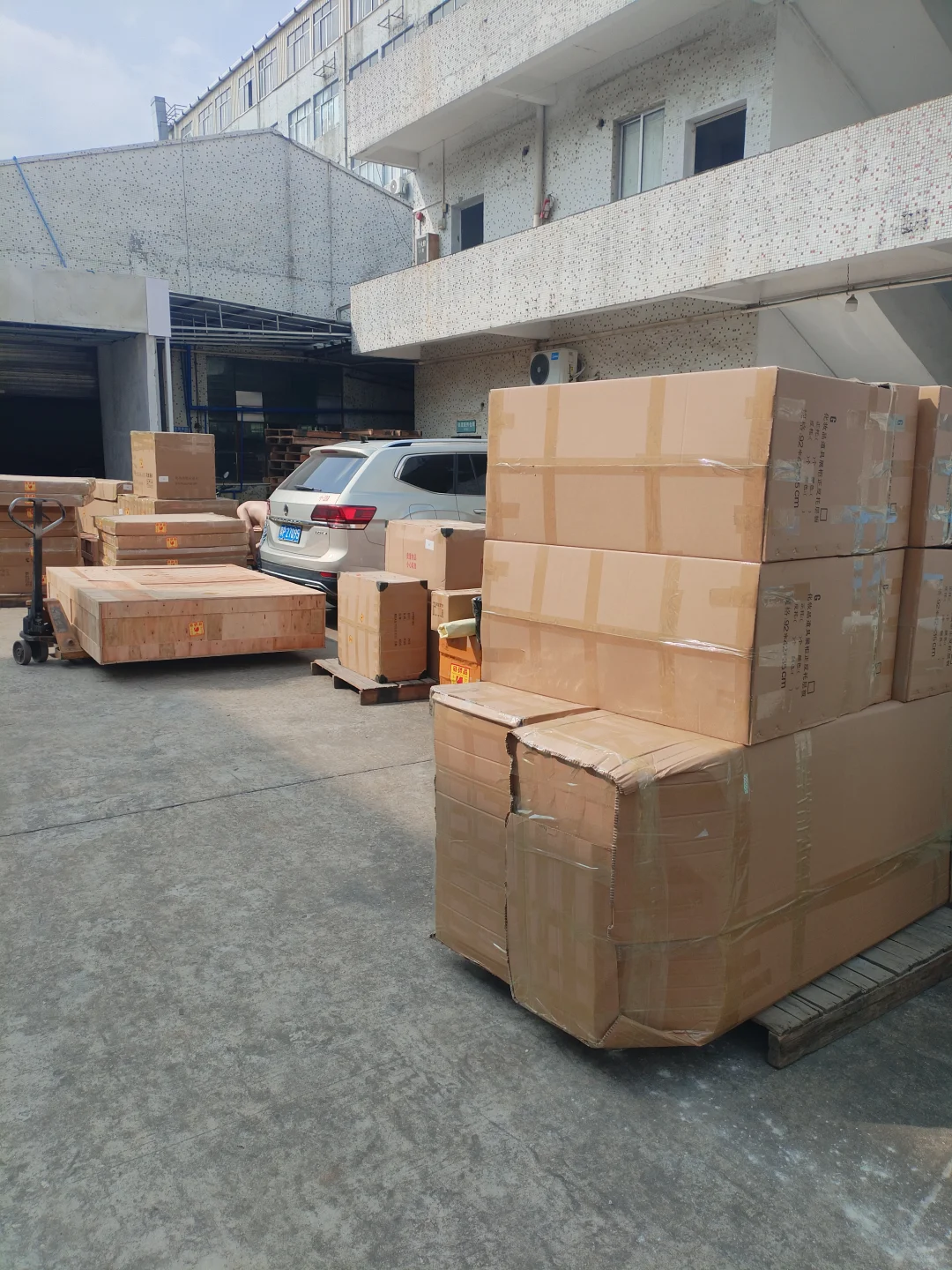 货架工厂，专业生产各种展示架！