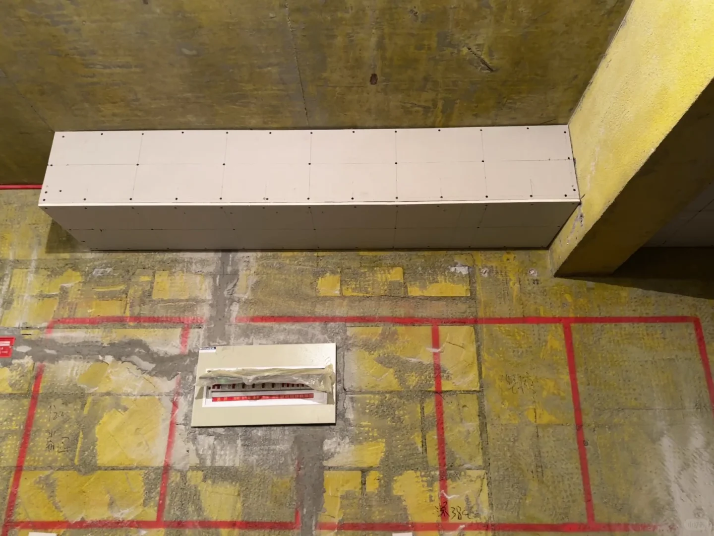 保温层找平用轻质石膏换水泥砂浆？