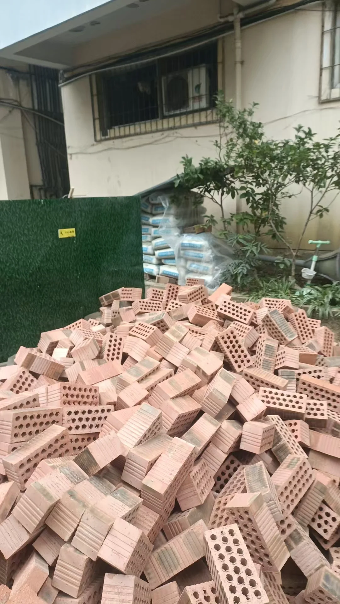 成都建材批发！河沙水泥砖一站购齐