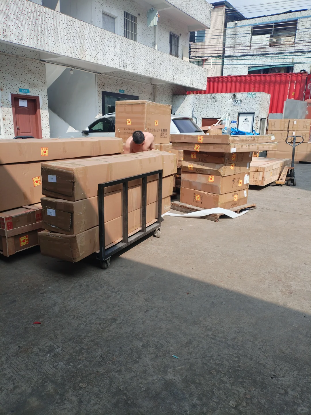 货架工厂，专业生产各种展示架！