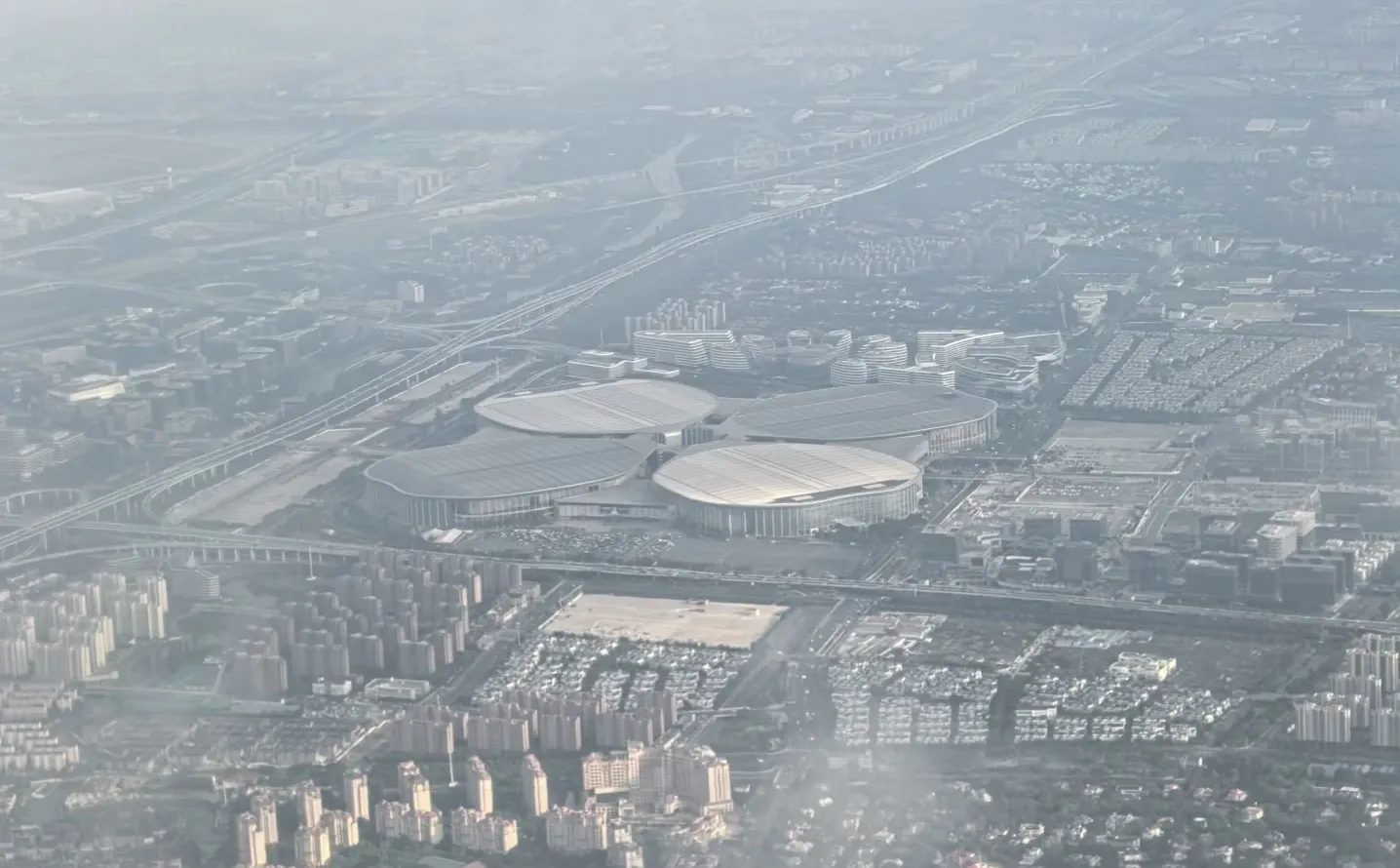 竟然有人说国家会展中心太小了