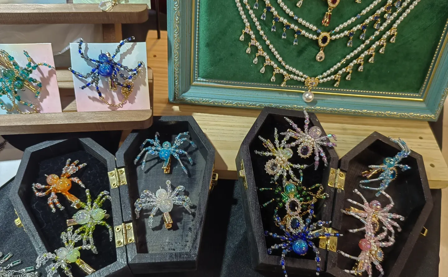 打卡美丽饰品展位