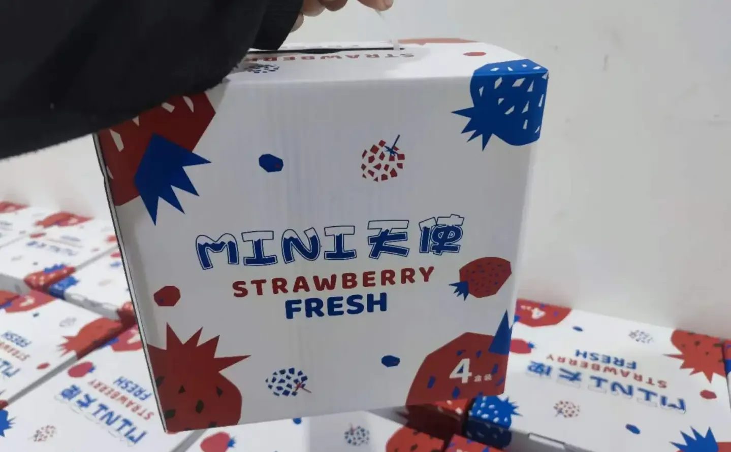 公司采购，行政部门采购的过年年会伴手礼。