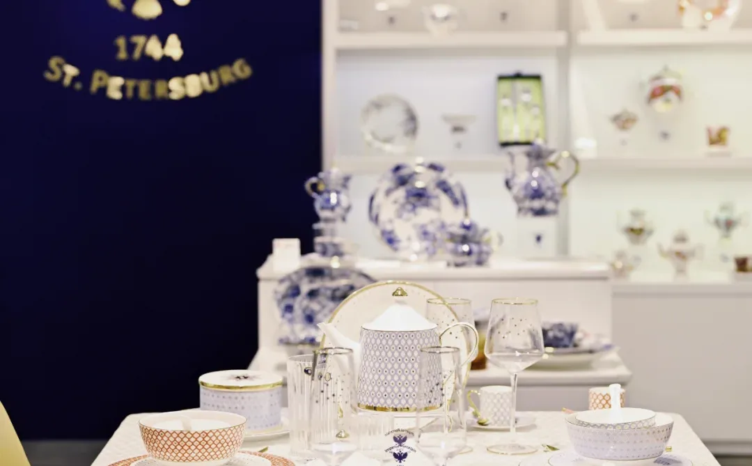 俄皇LOMONOSOV优雅登陆西安SKP