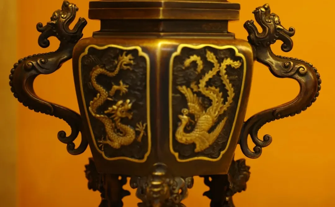 冬至丨至后光阴争一线，竹轩小阁兽炉新。