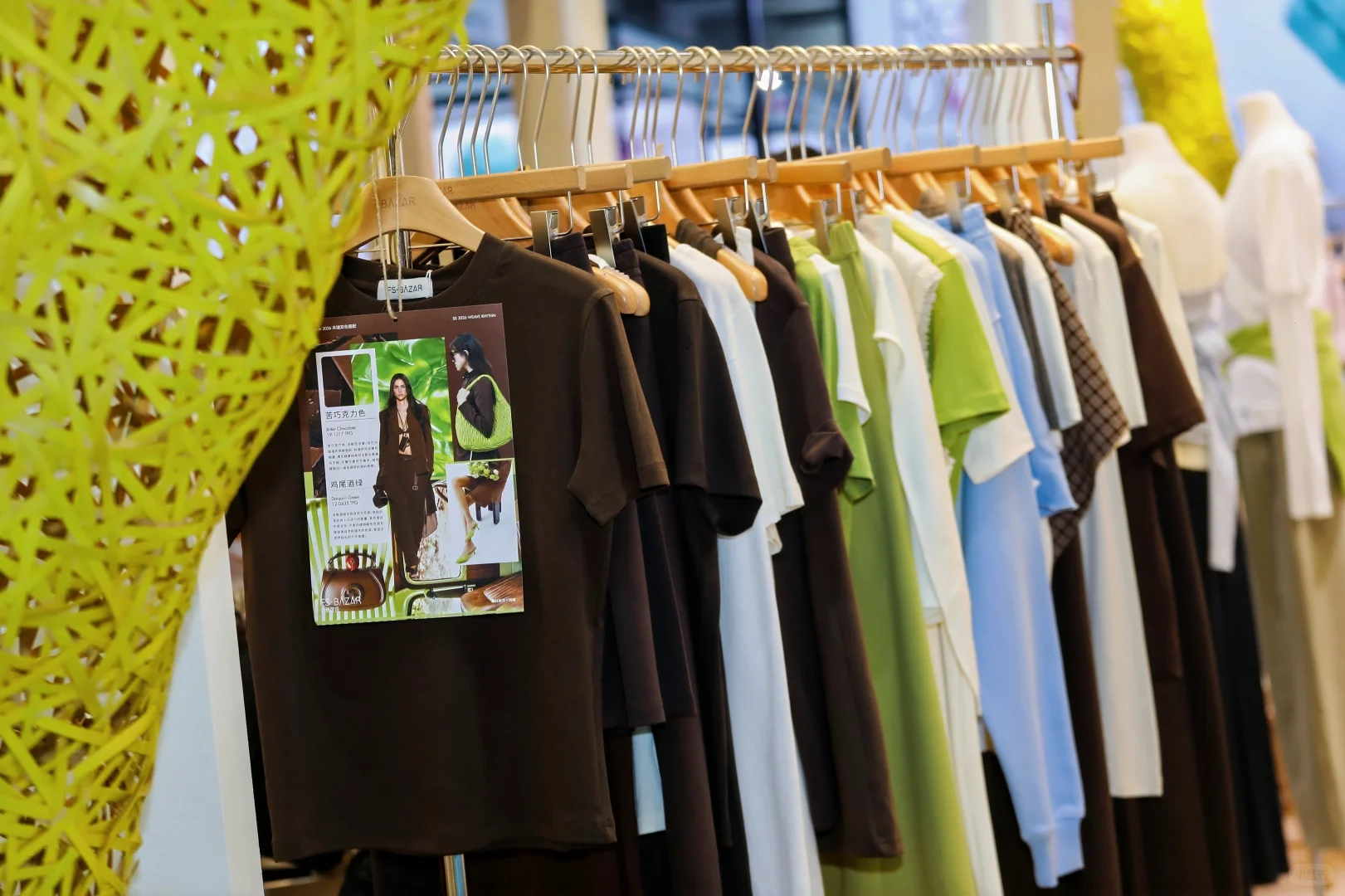 展会首日人气火爆，人流如织！