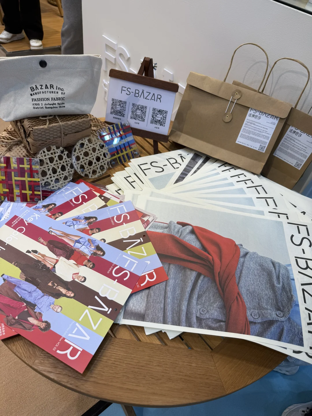 展会首日人气火爆，人流如织！