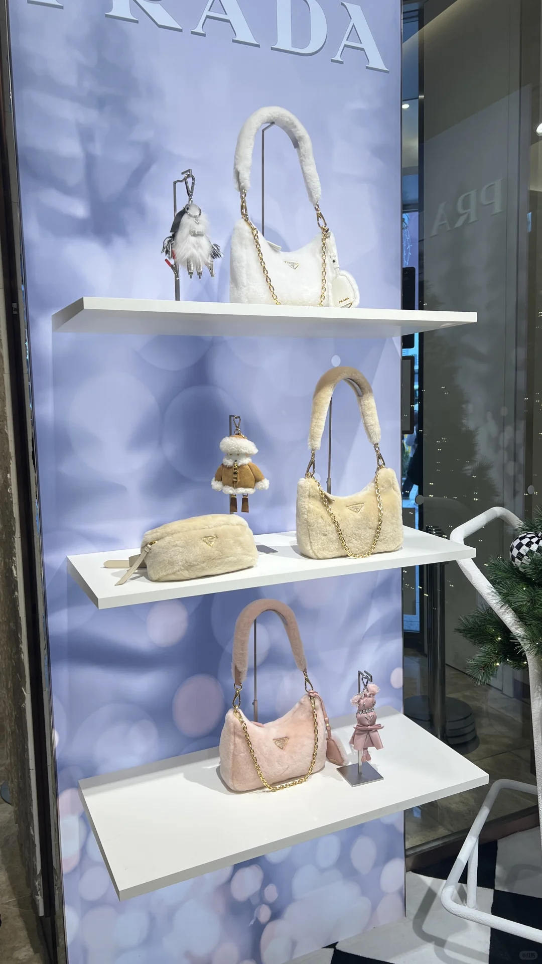 被这只Prada 可爱晕了?????