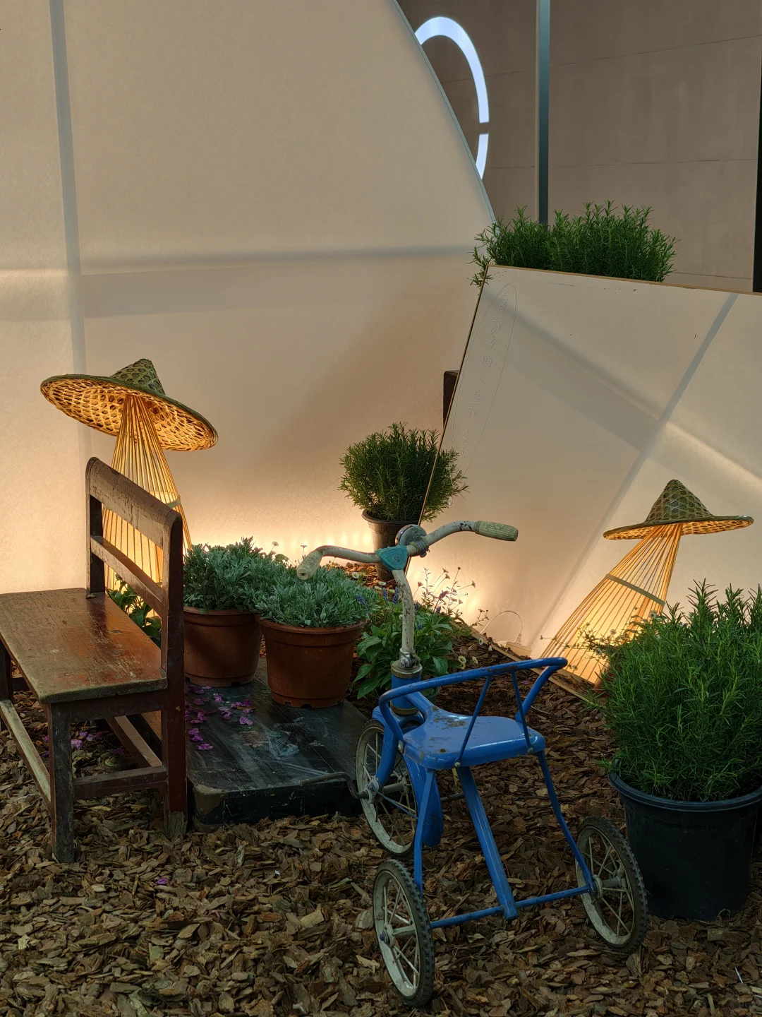 来广州设计周逛了下，蛮多亮眼的设计