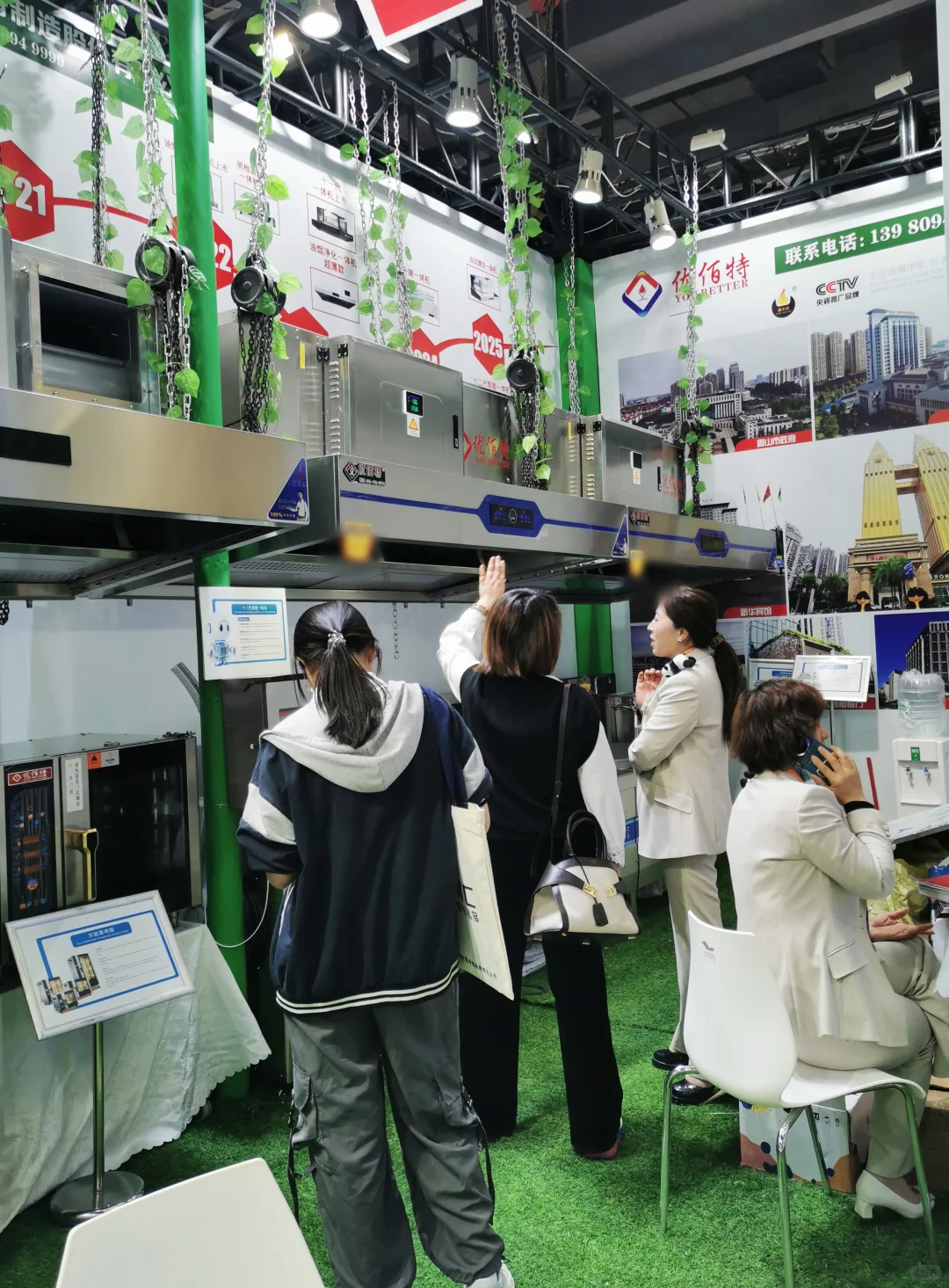 今天我们在广州酒店用品展览会现场