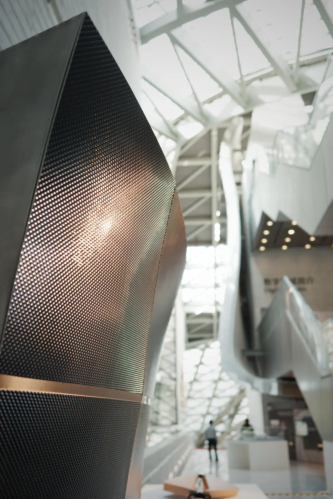 “建筑无垠”扎哈展