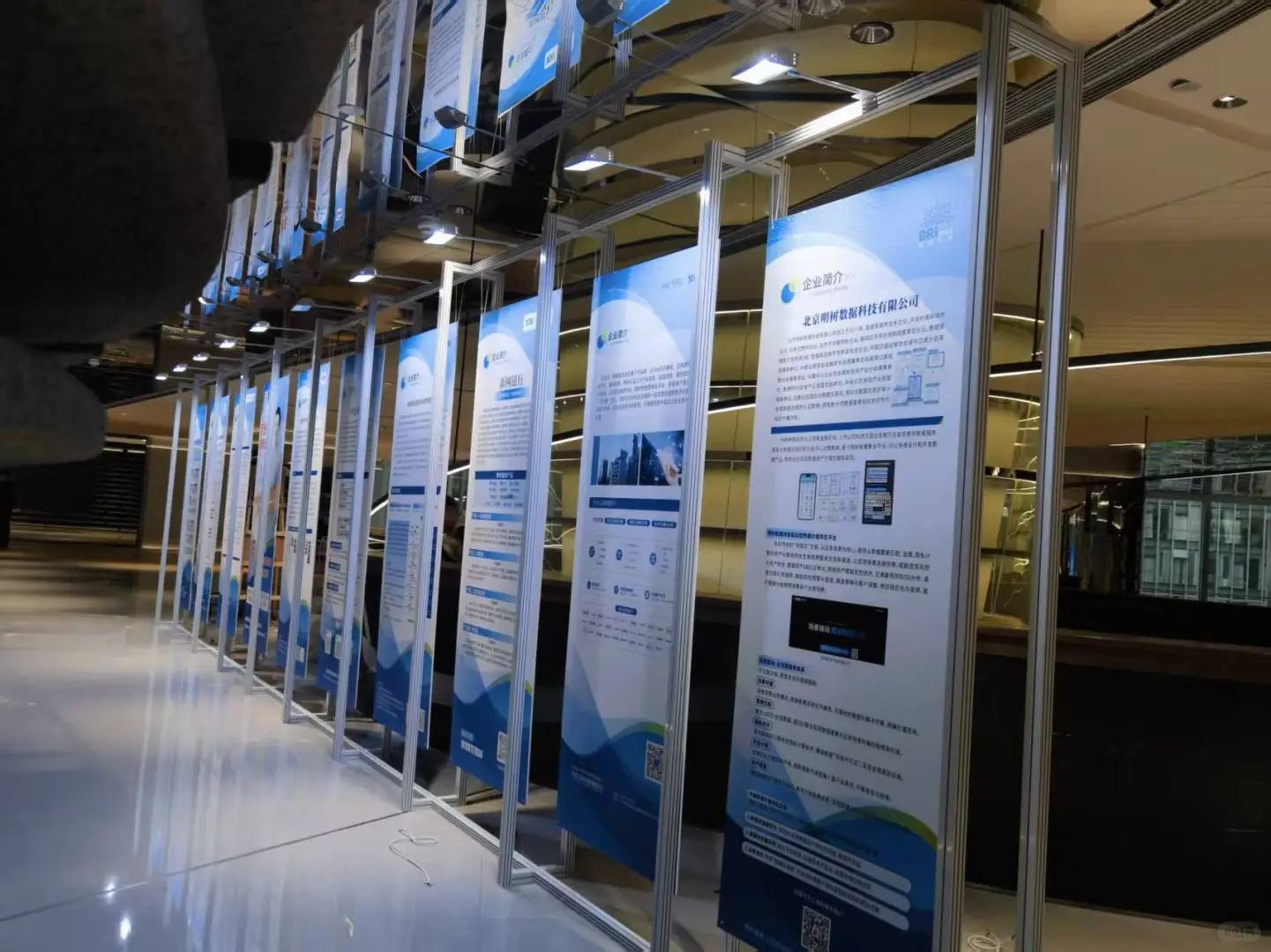 艺术展企业展、社区活动？展架一搭就出圈！