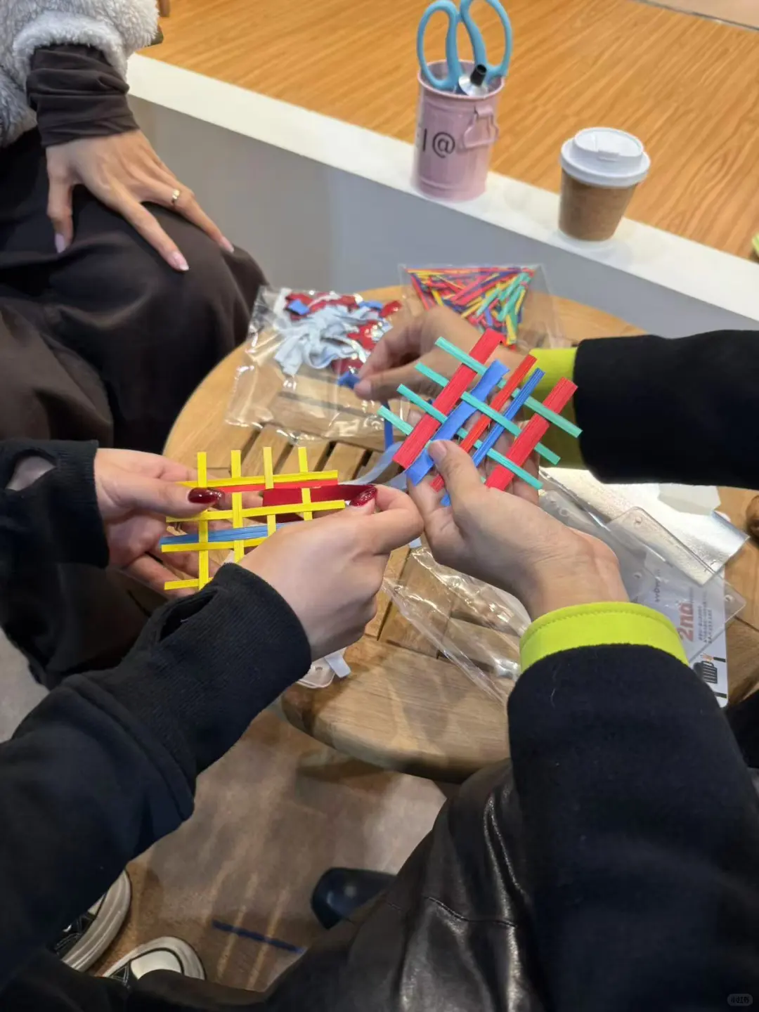 展会首日人气火爆，人流如织！