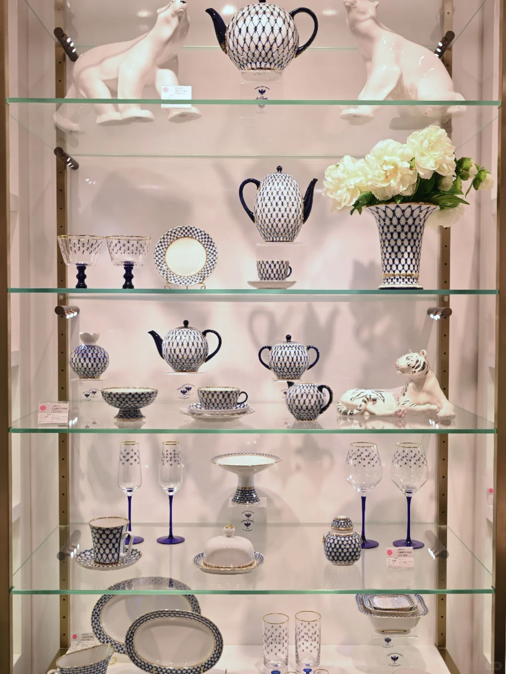 俄皇LOMONOSOV优雅登陆西安SKP